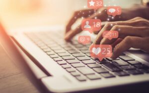 Read more about the article Top AI Tools for Bloggers to Boost  Productivity and Creativity in 2025.