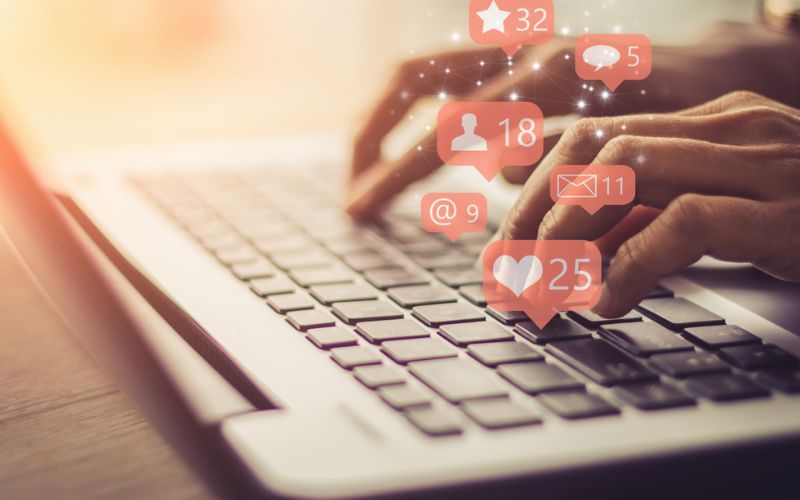 Read more about the article Top AI Tools for Bloggers to Boost  Productivity and Creativity in 2025.